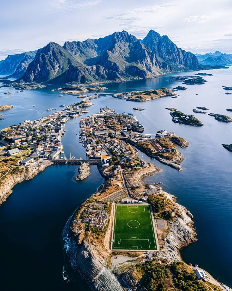 Voetbalveld Henningsvaer